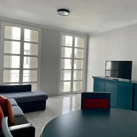 Homeforguest Amplio Apartamento En Triana Apartment